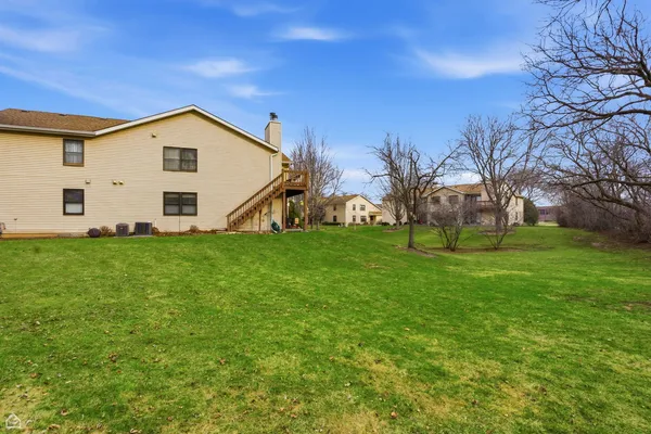 $247,000 | 329 Everett Avenue, Unit 2B, Crystal Lake, IL 60014