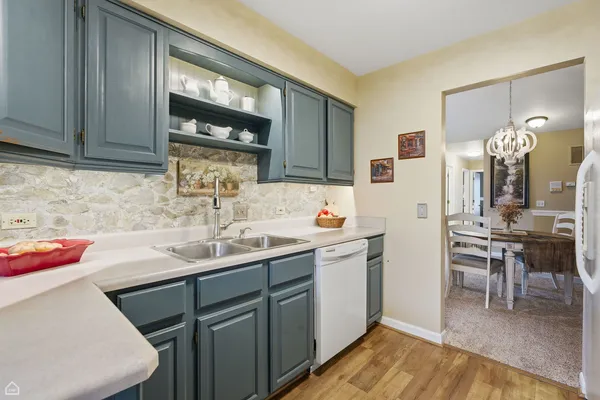 $247,000 | 329 Everett Avenue, Unit 2B, Crystal Lake, IL 60014