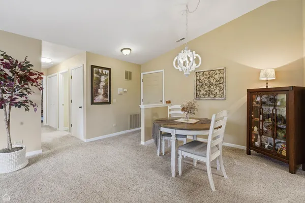 $247,000 | 329 Everett Avenue, Unit 2B, Crystal Lake, IL 60014