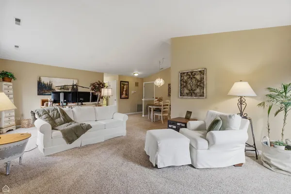 $247,000 | 329 Everett Avenue, Unit 2B, Crystal Lake, IL 60014