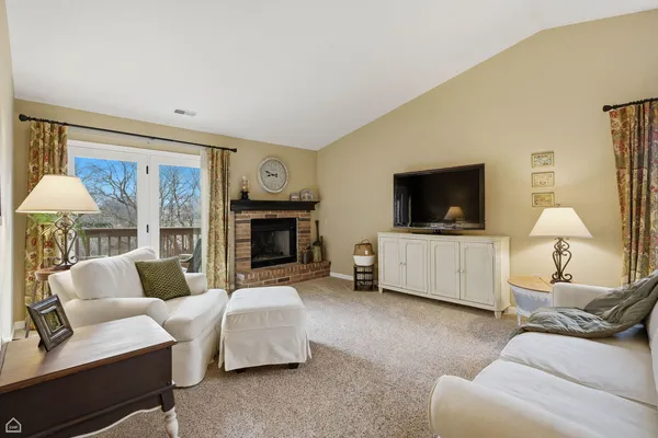 $247,000 | 329 Everett Avenue, Unit 2B, Crystal Lake, IL 60014