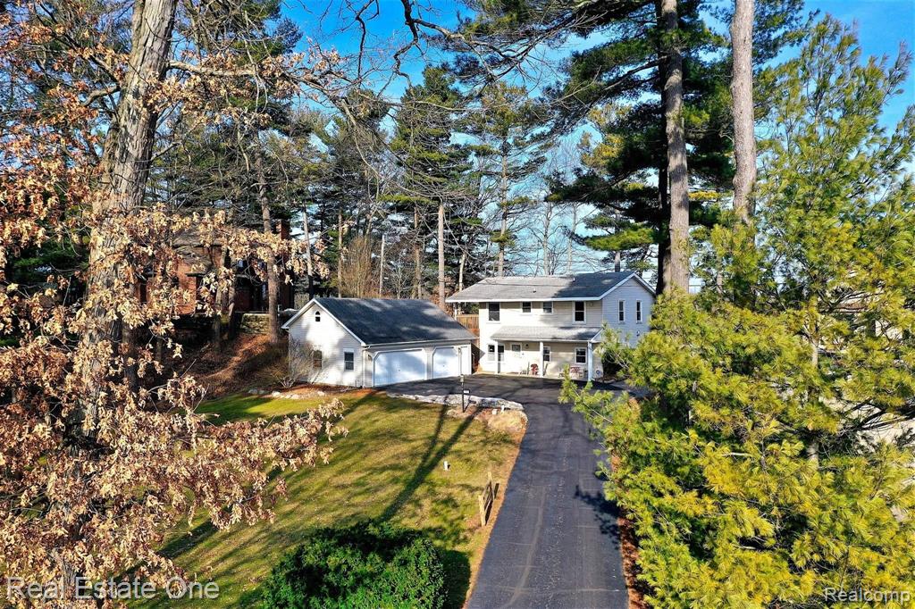 944 Pine Tree Road Lake Orion, MI 48362 - Photo 4 of 81 Gallery Image 4