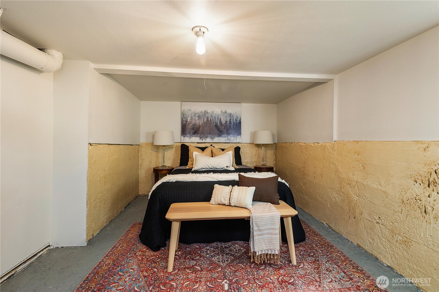 6031 McKinley Place North Seattle, WA 98103 - Photo 38 of 40 a bedroom with a bed and lamp