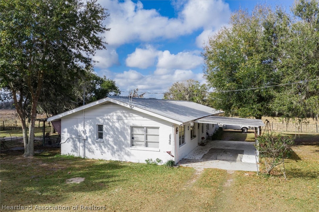 2364 County Line Road Bowling Green, FL 33834 - Photo 11 of 24 a view of a house with pool and sitting area