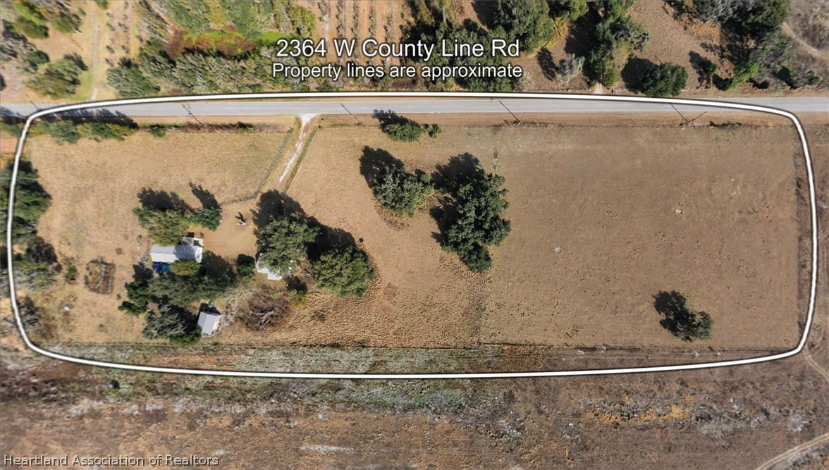 2364 County Line Road Bowling Green, FL 33834 - Photo 2 of 24 a view of a swimming pool