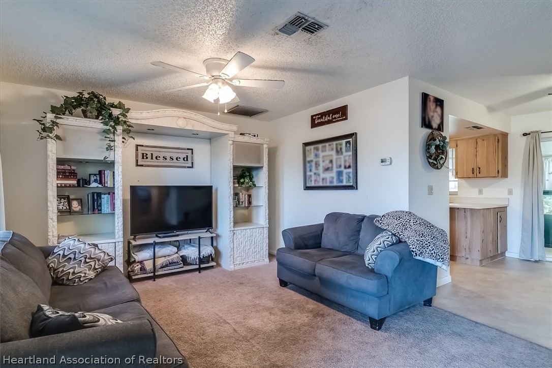 2364 County Line Road Bowling Green, FL 33834 - Photo 5 of 24 a living room with furniture and a flat screen tv
