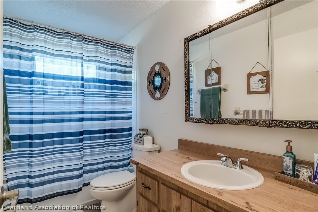 2364 County Line Road Bowling Green, FL 33834 - Photo 9 of 24 a bathroom with a sink a toilet and a mirror