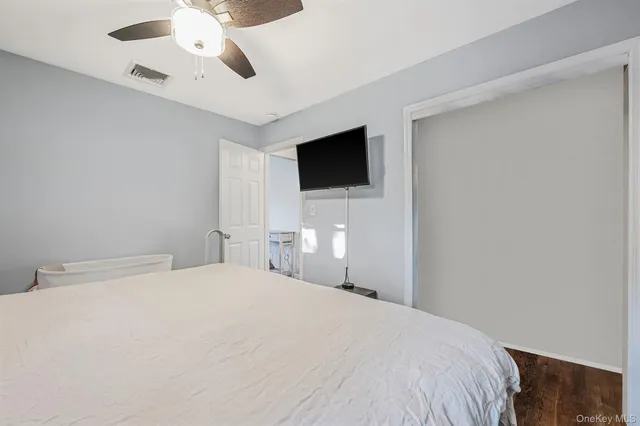 $625,000 | 792 Frankford Road, West Babylon, NY 11704