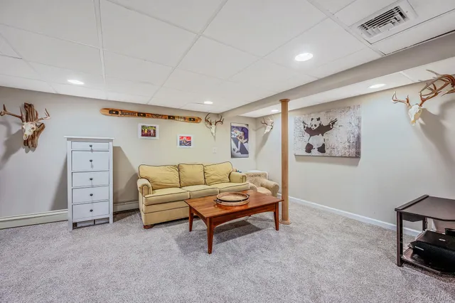 $625,000 | 792 Frankford Road, West Babylon, NY 11704