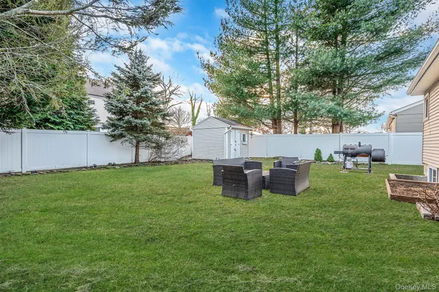 $625,000 | 792 Frankford Road, West Babylon, NY 11704