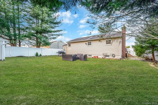 $625,000 | 792 Frankford Road, West Babylon, NY 11704