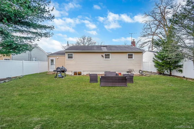 $625,000 | 792 Frankford Road, West Babylon, NY 11704