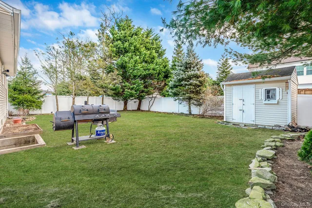 $625,000 | 792 Frankford Road, West Babylon, NY 11704