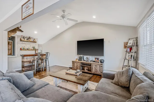 $625,000 | 792 Frankford Road, West Babylon, NY 11704