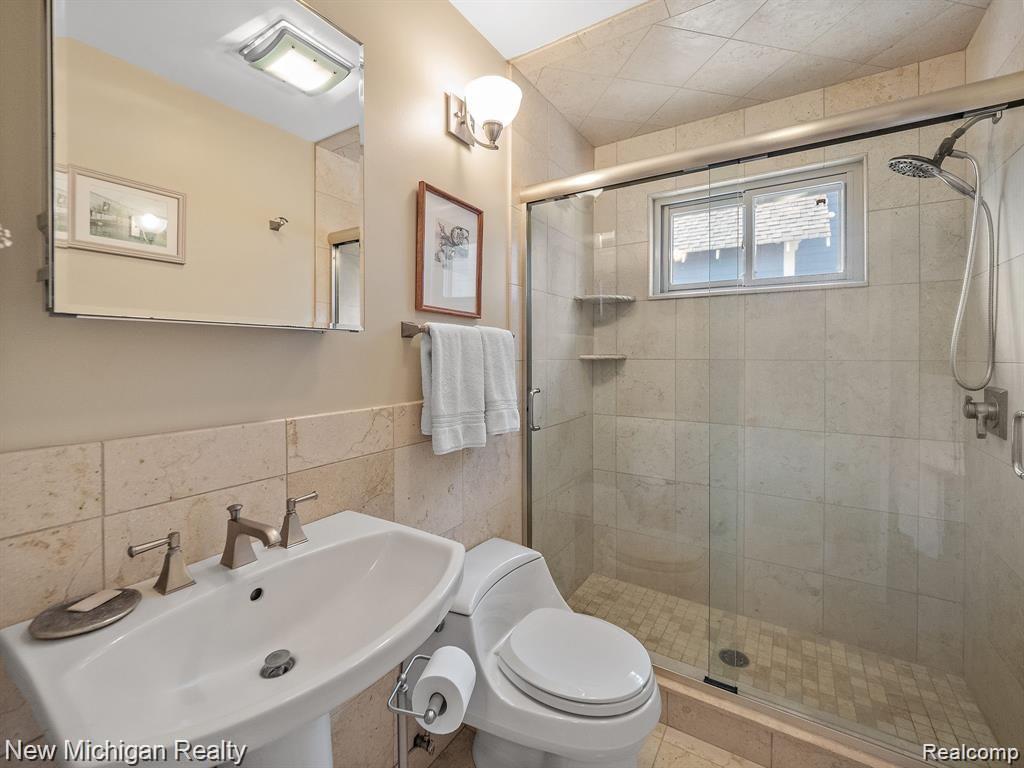916 Fairview Avenue Rochester, MI 48307 - Photo 12 of 18