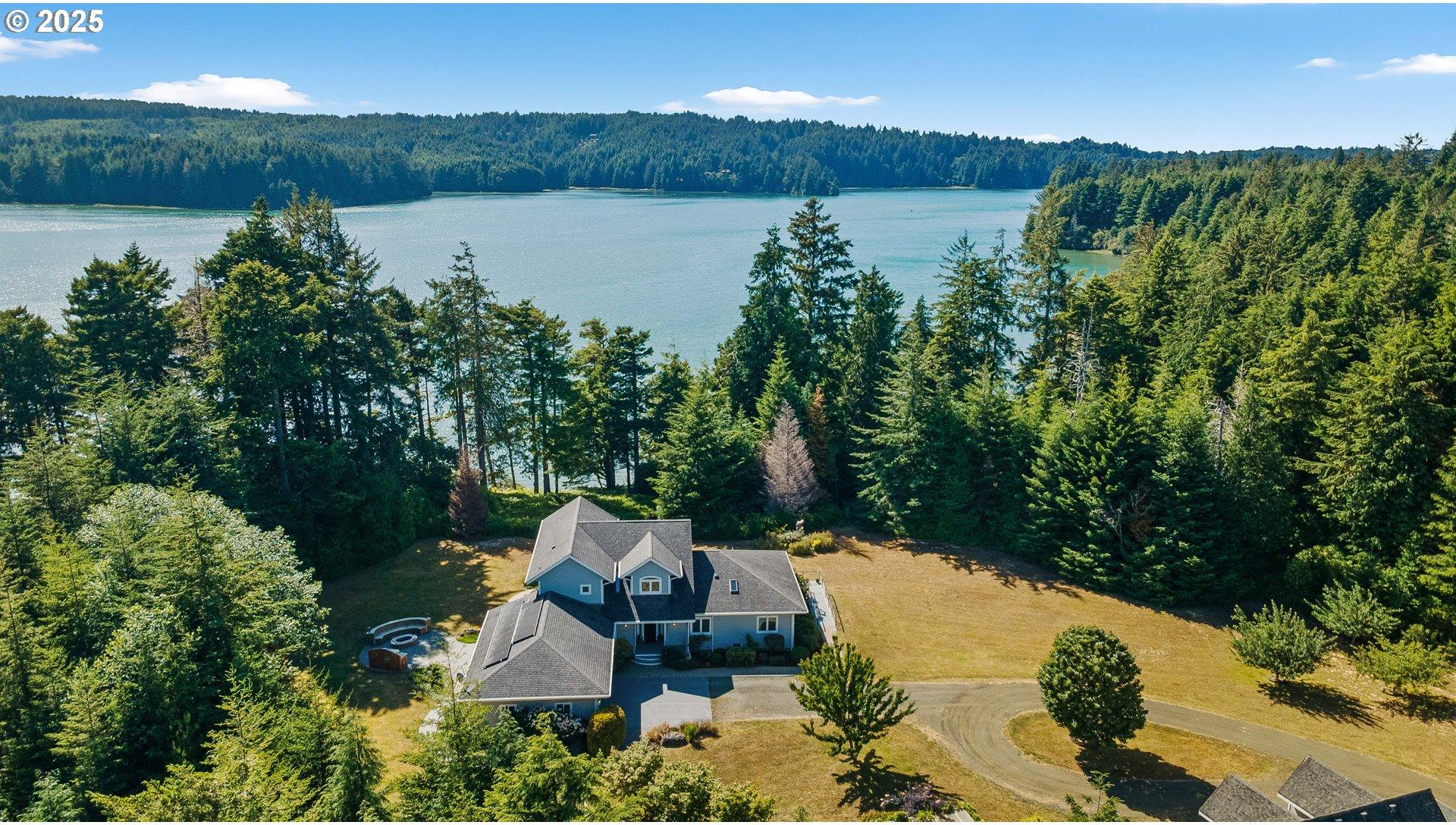 62560 Crown Point Road Coos Bay, OR 97420 - Photo 2 of 48 Gallery Image 2