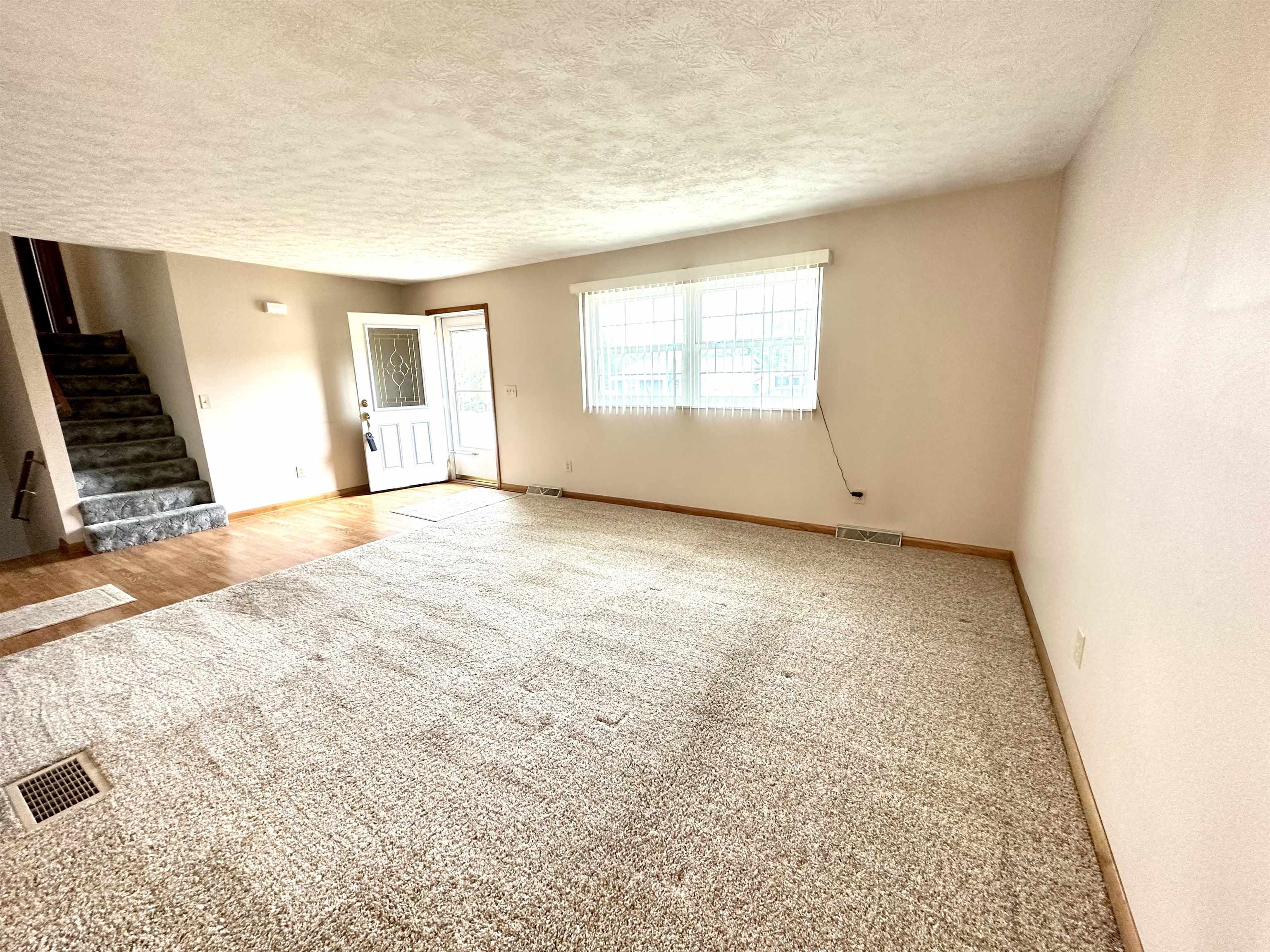 2235 East Thompson Road Ashland, KY 41102 - Photo 2 of 24