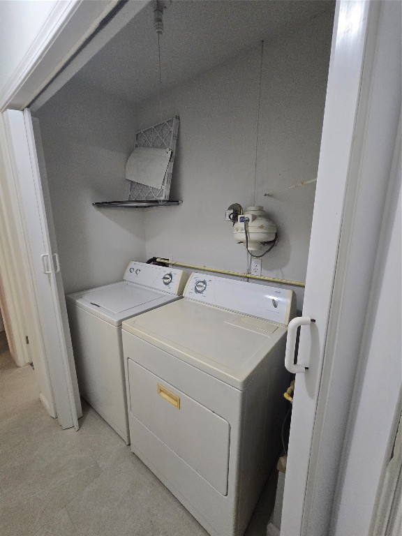 506 Corvette Lane Houston, TX 77060 - Photo 4 of 5 a utility room with dryer and washer