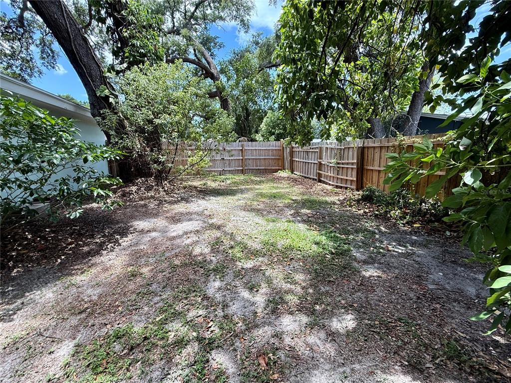 677 Oakwood Drive Dunedin, FL 34698 - Photo 7 of 31