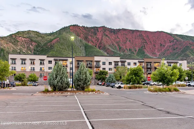 $394,000 | 253 Wulfsohn Road, Unit 309, Glenwood Springs, CO 81601
