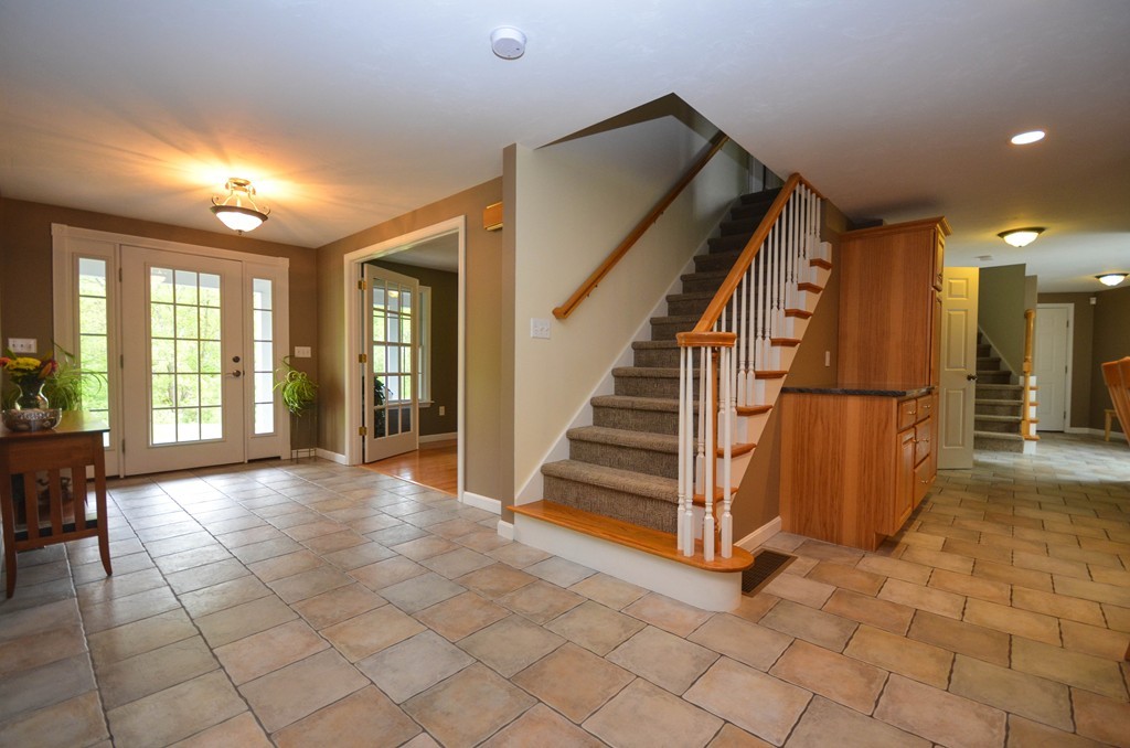 410 Boston Road Sutton, MA 01590 - Photo 3 of 30