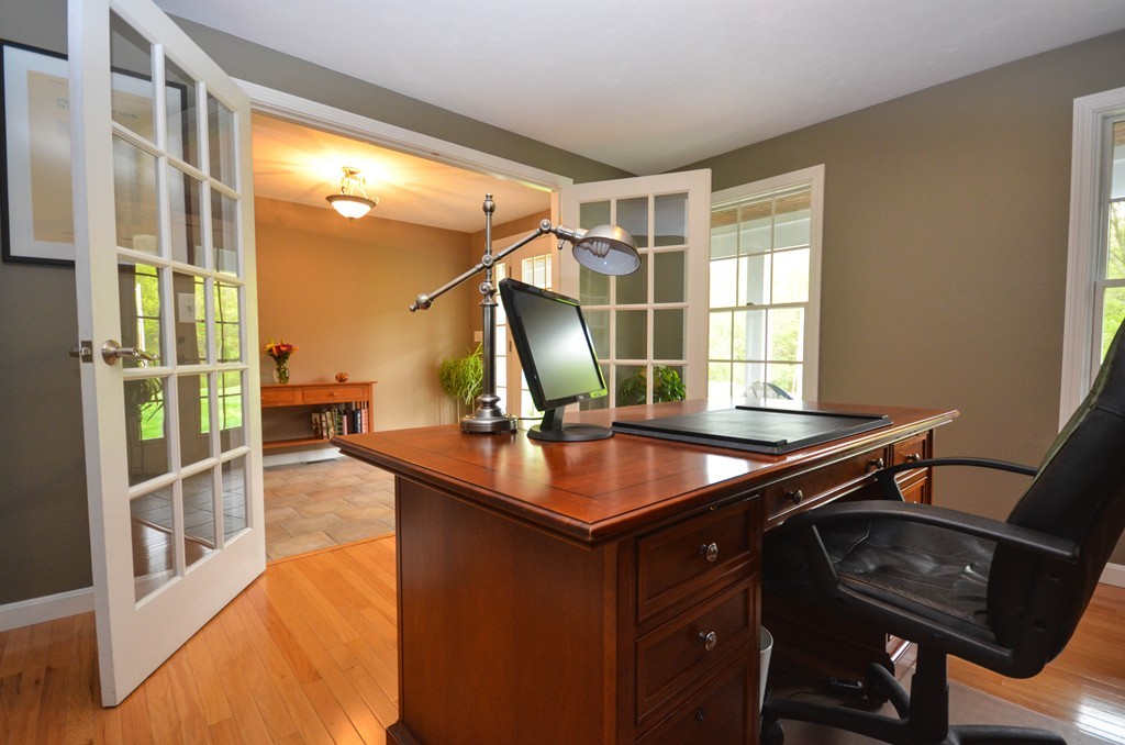 410 Boston Road Sutton, MA 01590 - Photo 4 of 30