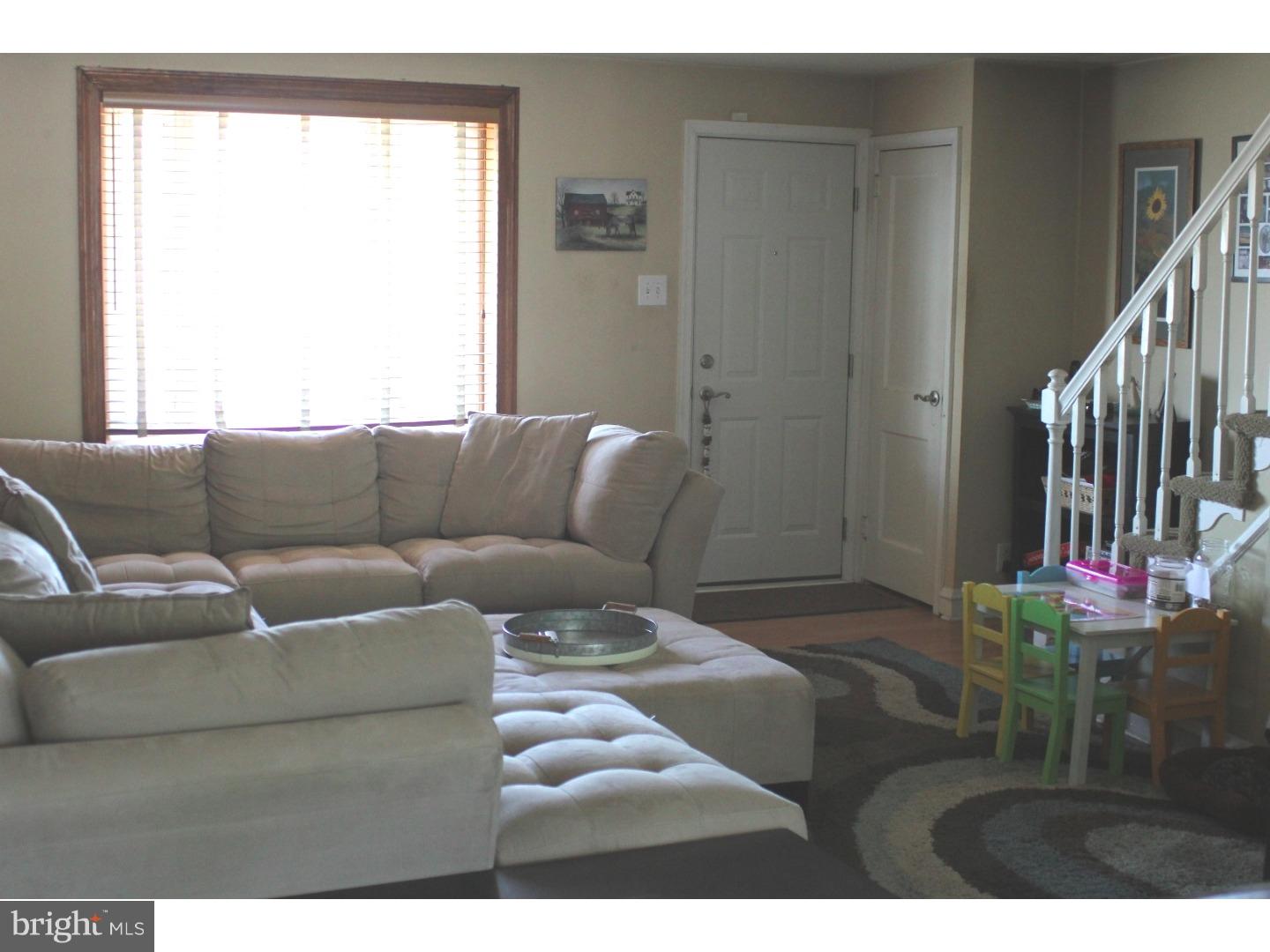 3321 Decatur Street Philadelphia, PA 19136 - Photo 4 of 20 Living Room