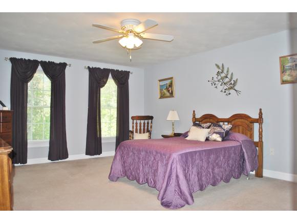 683 Bedford Road New Boston, NH 03070 - Photo 15 of 26