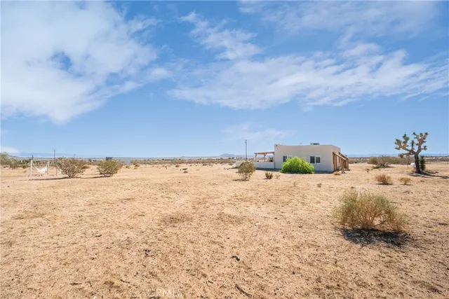 a view of outdoor space yard and porch