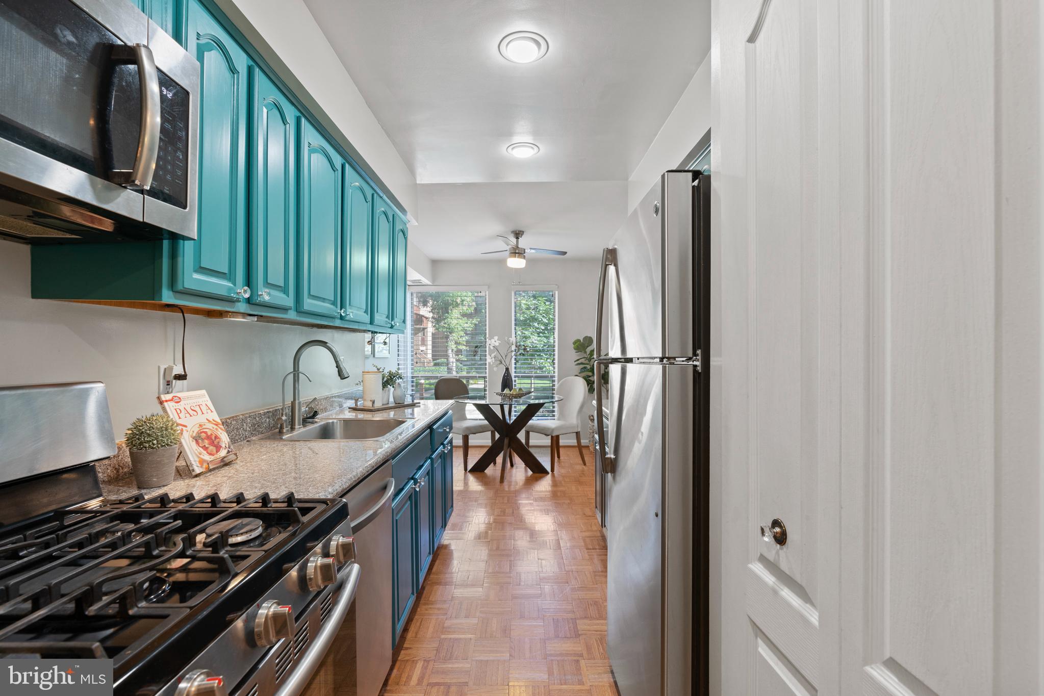 11212 Chestnut Grove Square, Unit 116 Reston, VA 20190 - Photo 11 of 36 Kitchen