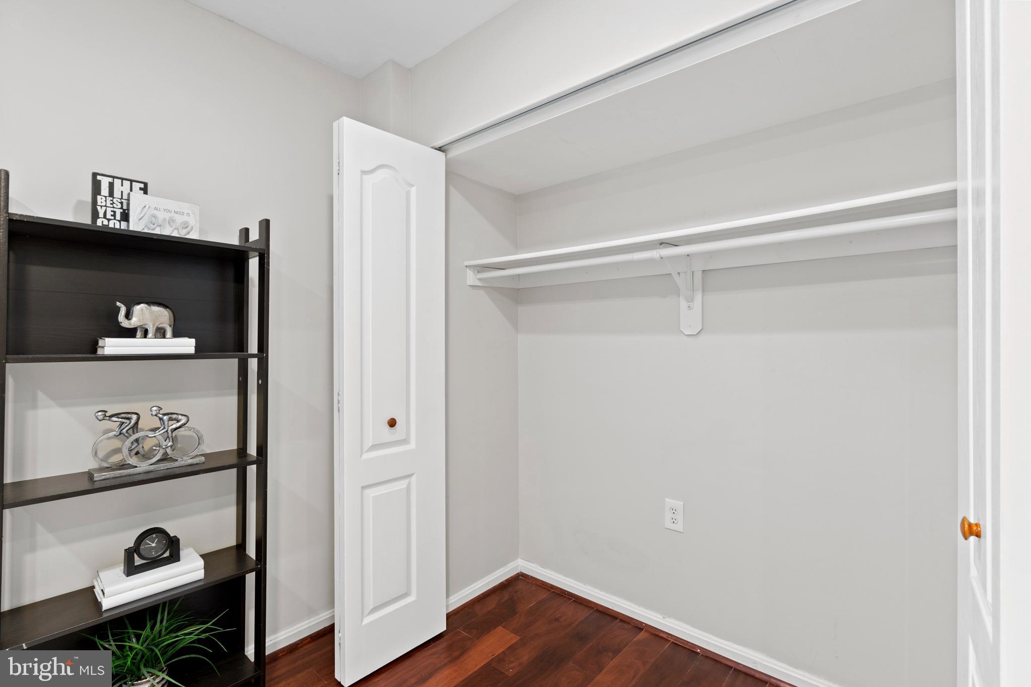 11212 Chestnut Grove Square, Unit 116 Reston, VA 20190 - Photo 30 of 36 Bedroom