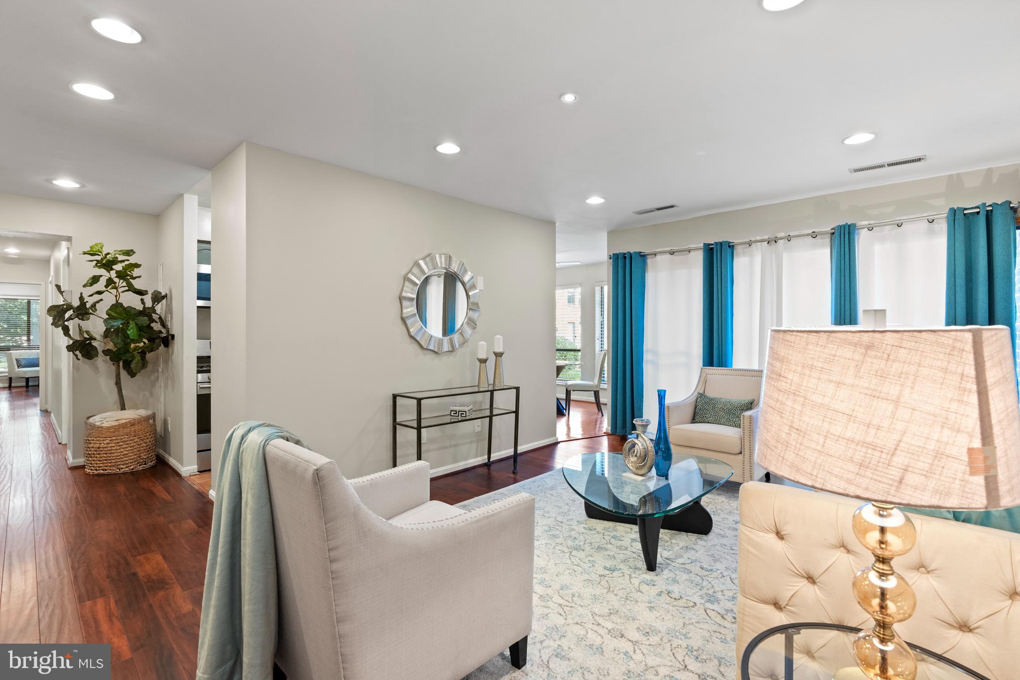 11212 Chestnut Grove Square, Unit 116 Reston, VA 20190 - Photo 3 of 36 Living Room