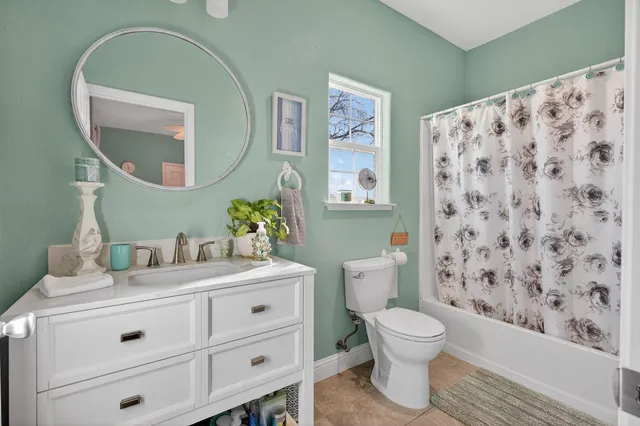 $1,925,000 | 12860 East Tokay Colony Road, Lodi, CA 95240