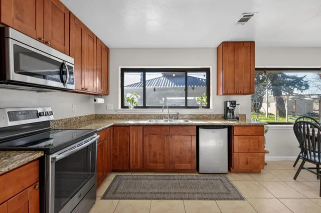 $1,925,000 | 12860 East Tokay Colony Road, Lodi, CA 95240