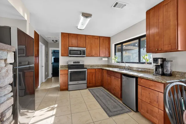 $1,925,000 | 12860 East Tokay Colony Road, Lodi, CA 95240