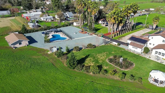 $1,925,000 | 12860 East Tokay Colony Road, Lodi, CA 95240