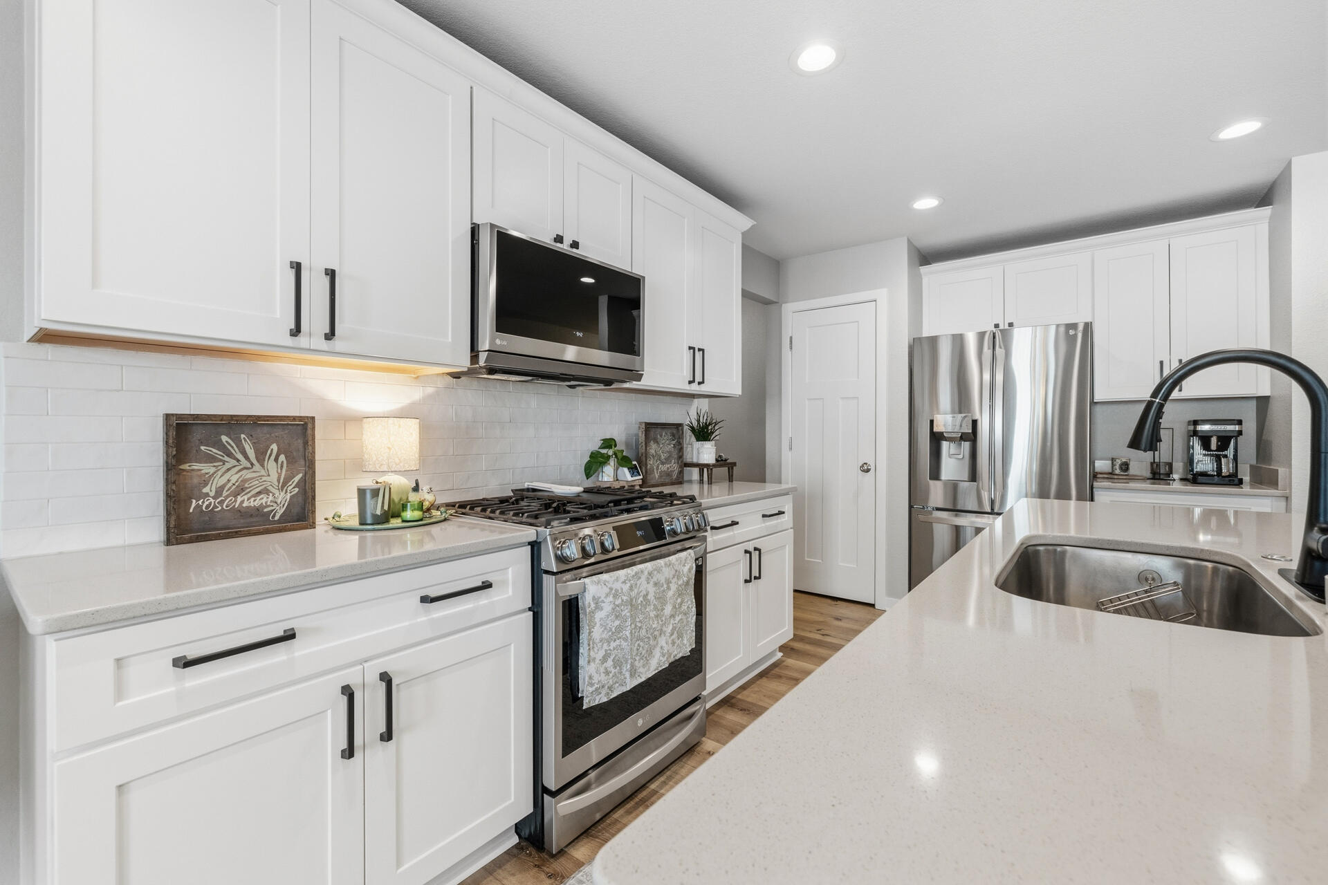 625 Mary Way Slinger, WI 53086 - Photo 2 of 29 9-Interior_625 Mary Way