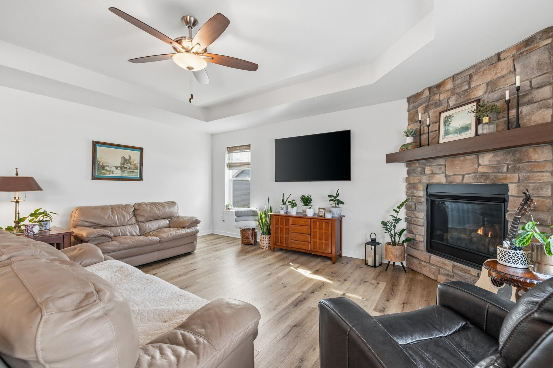 625 Mary Way Slinger, WI 53086 - Photo 3 of 29 2-Interior_625 Mary Way