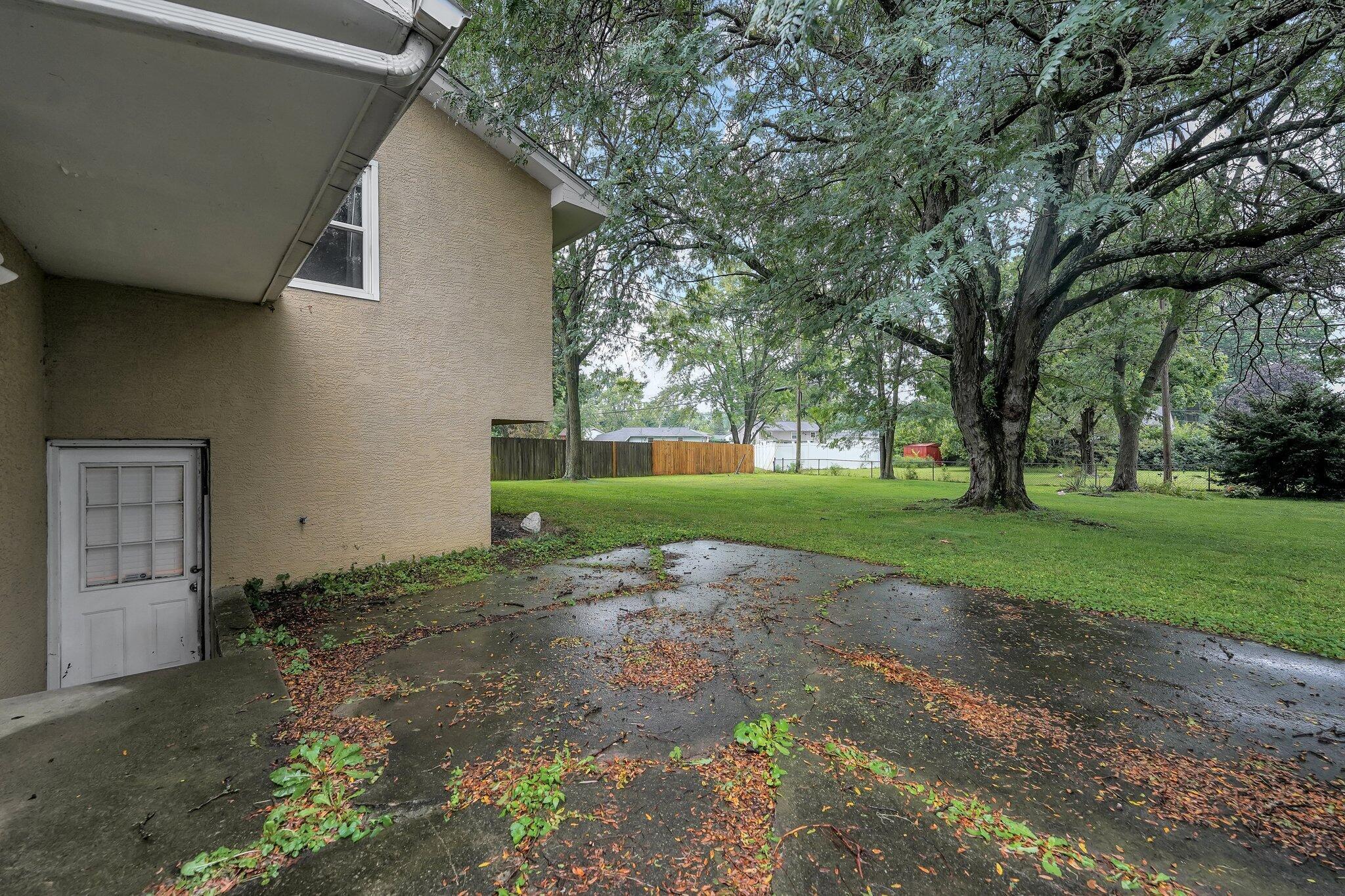 563 McCutcheon Road Columbus, OH 43230 - Photo 25 of 27 Beautiful, spacious back yard!!!