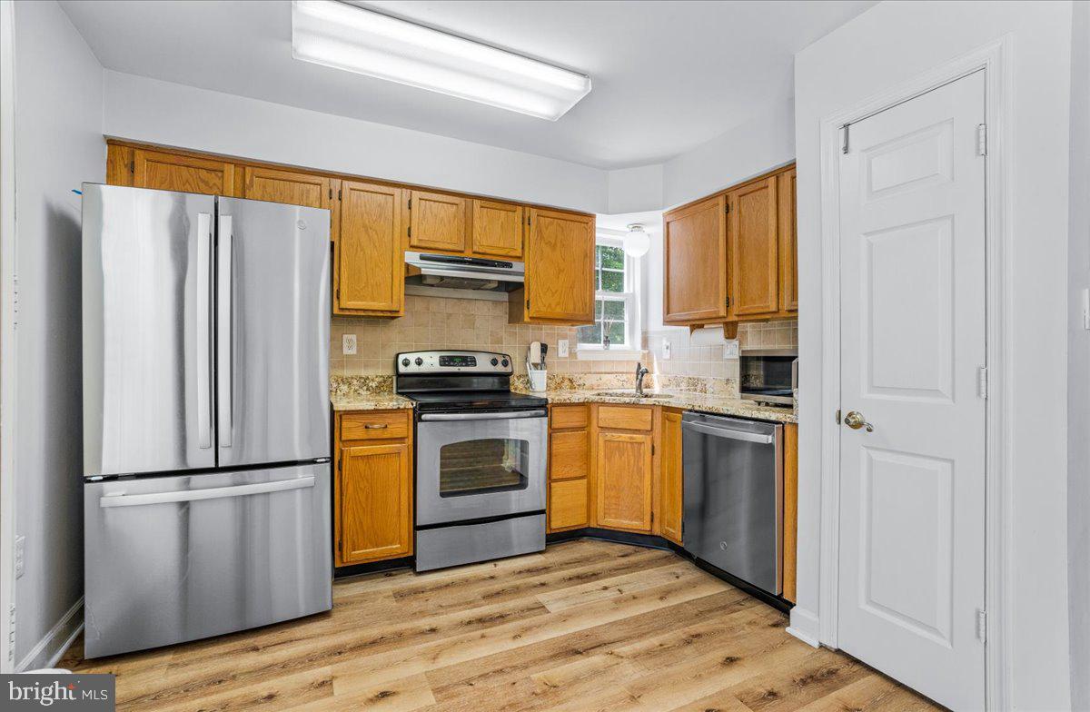 9245 Ridgefield Circle Frederick, MD 21701 - Photo 10 of 53 Pantry for extra storage.