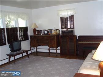 809 Lehigh Road Newark, DE 19711 - Photo 3 of 12 Living Room
