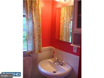 809 Lehigh Road Newark, DE 19711 - Photo 9 of 12 Bathroom