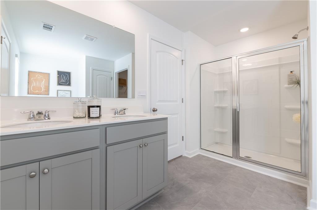 3572 Matthew Court Decatur, GA 30034 - Photo 25 of 33 a bathroom with double sink and a mirror