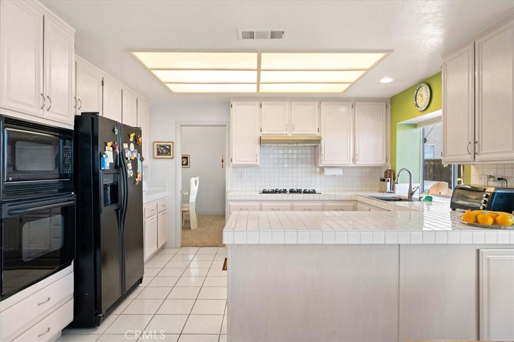 16353 East Peak Court Riverside, CA 92503 - Photo 13 of 55
