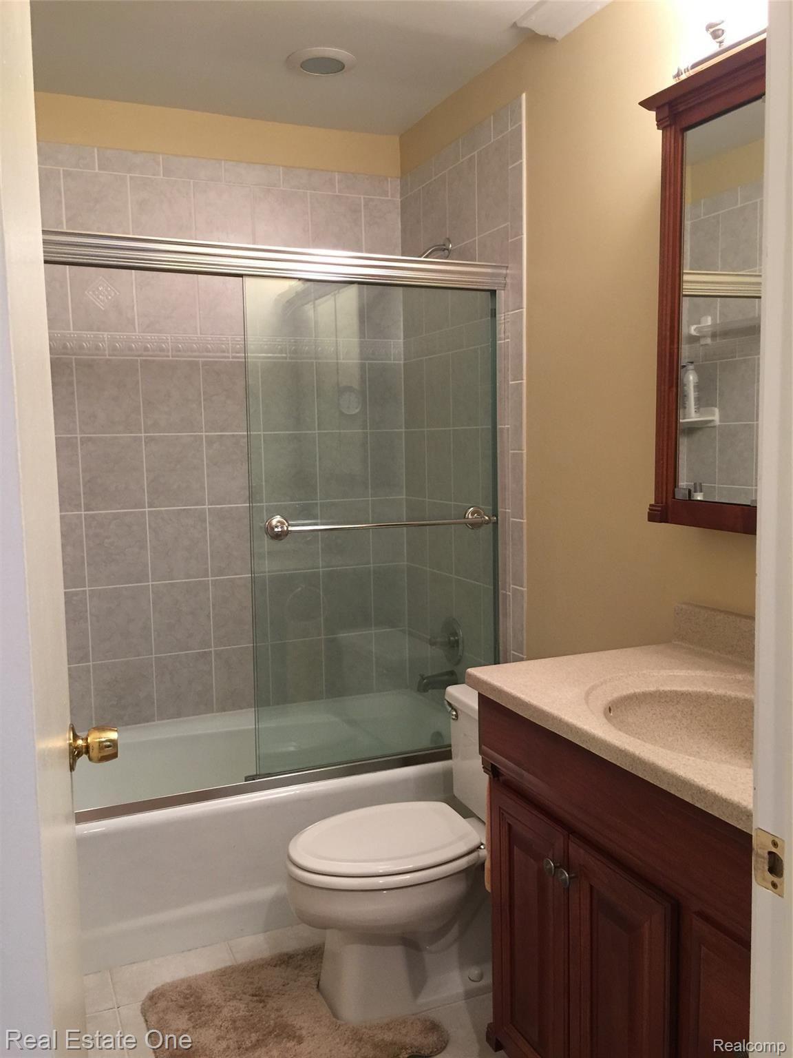964 Golfview Court, Unit 10 Rochester, MI 48307 - Photo 24 of 41 upper10.JPG