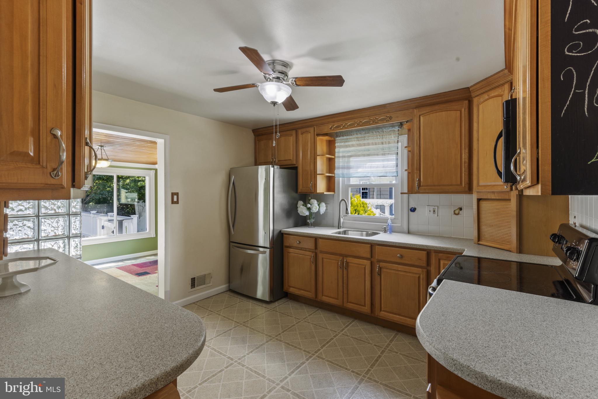 245 Carvel Road Pasadena, MD 21122 - Photo 6 of 26 Gallery Image 6
