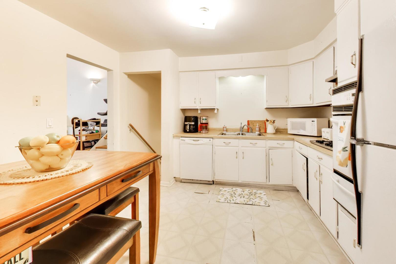 1281 Banbury Road Mundelein, IL 60060 - Photo 7 of 34