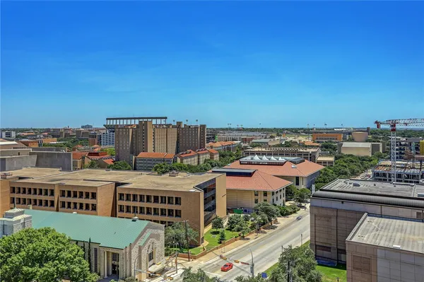 $2,500 | 1801 Lavaca Street, Unit 11F, Austin, TX 78701