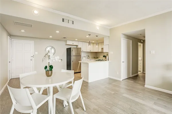 $2,500 | 1801 Lavaca Street, Unit 11F, Austin, TX 78701