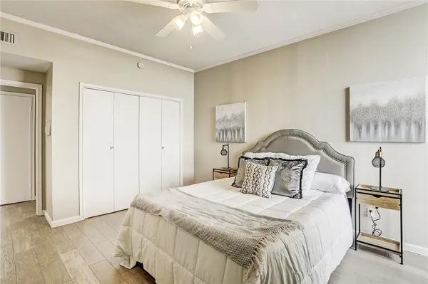 $2,500 | 1801 Lavaca Street, Unit 11F, Austin, TX 78701